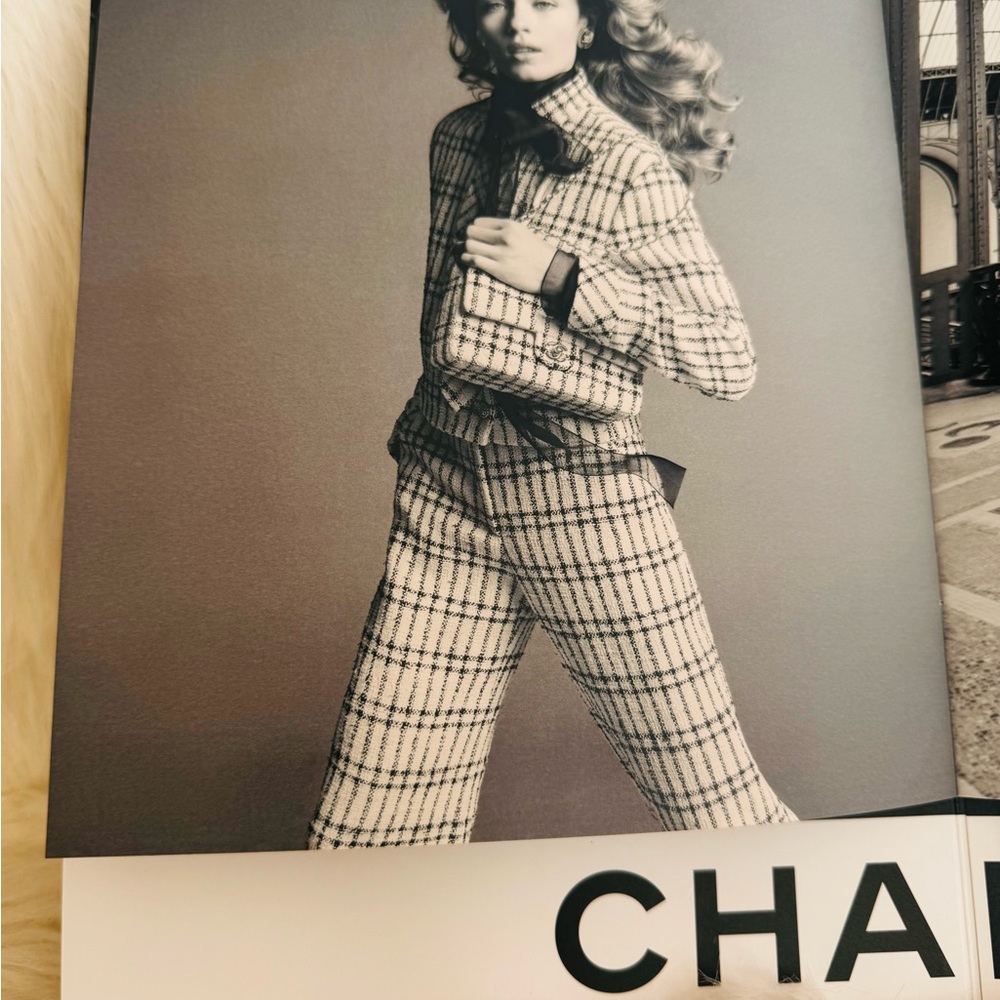 NEW!! Chanel Spring -Summer ready to wear collection Magazine! - Picture 3 of 4